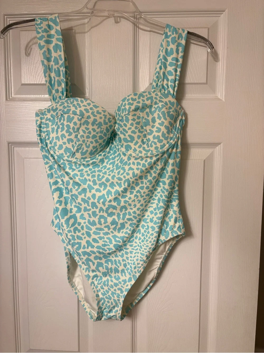 New w/out tags beautiful Kate Spade white/aqua animal print swimsuit. Sz XL.